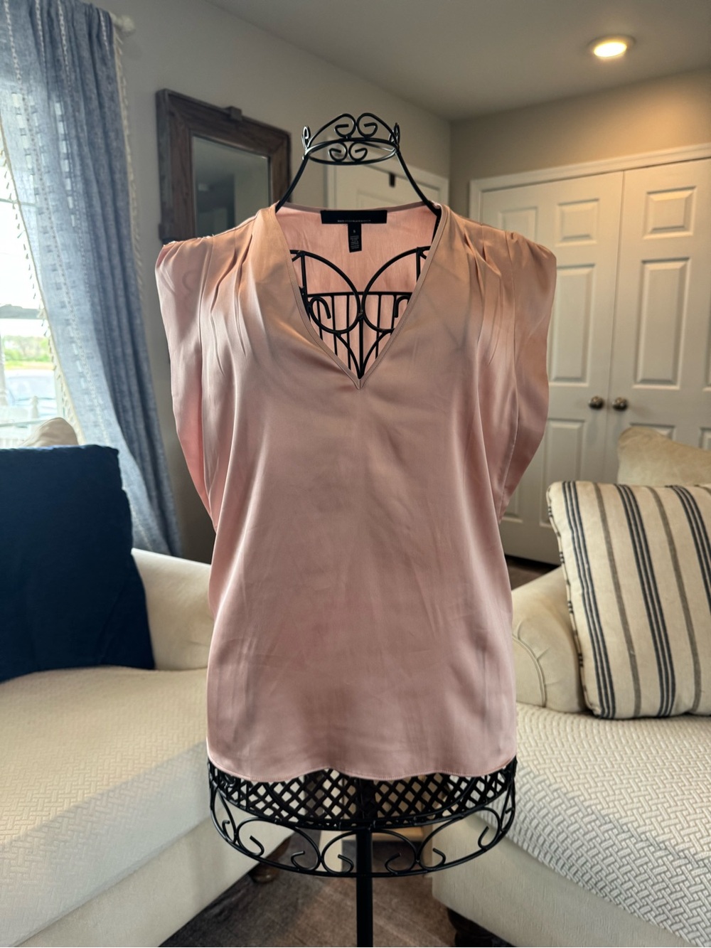 🌸 White House Black Market Satin Blush Top — Size Small